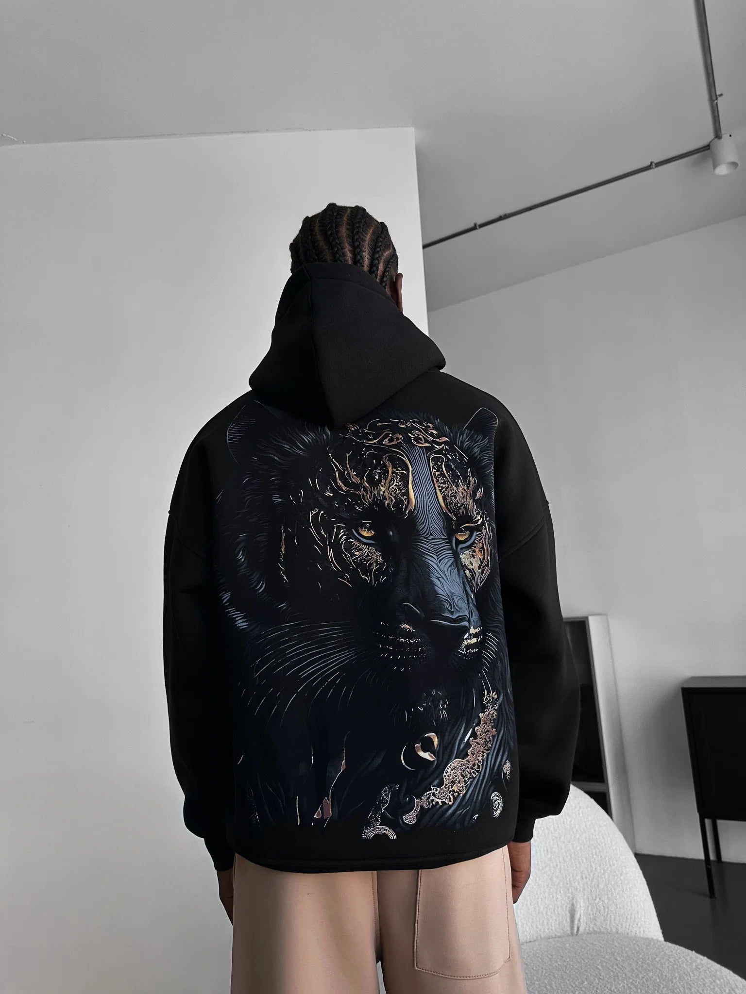 LEO OVERSIZED HOODIEE