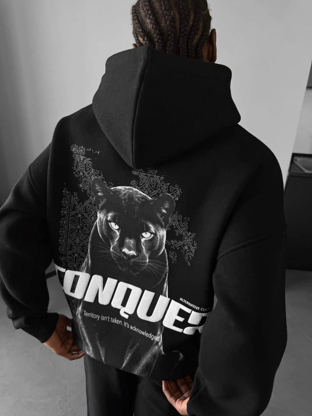 CONQUER  OVERSIZED HOODIE
