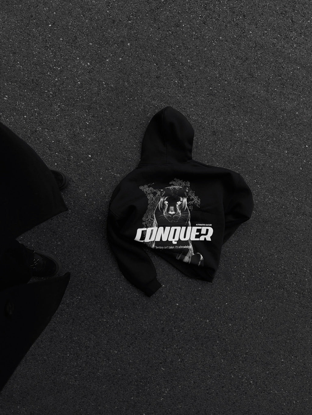 CONQUER  OVERSIZED HOODIE
