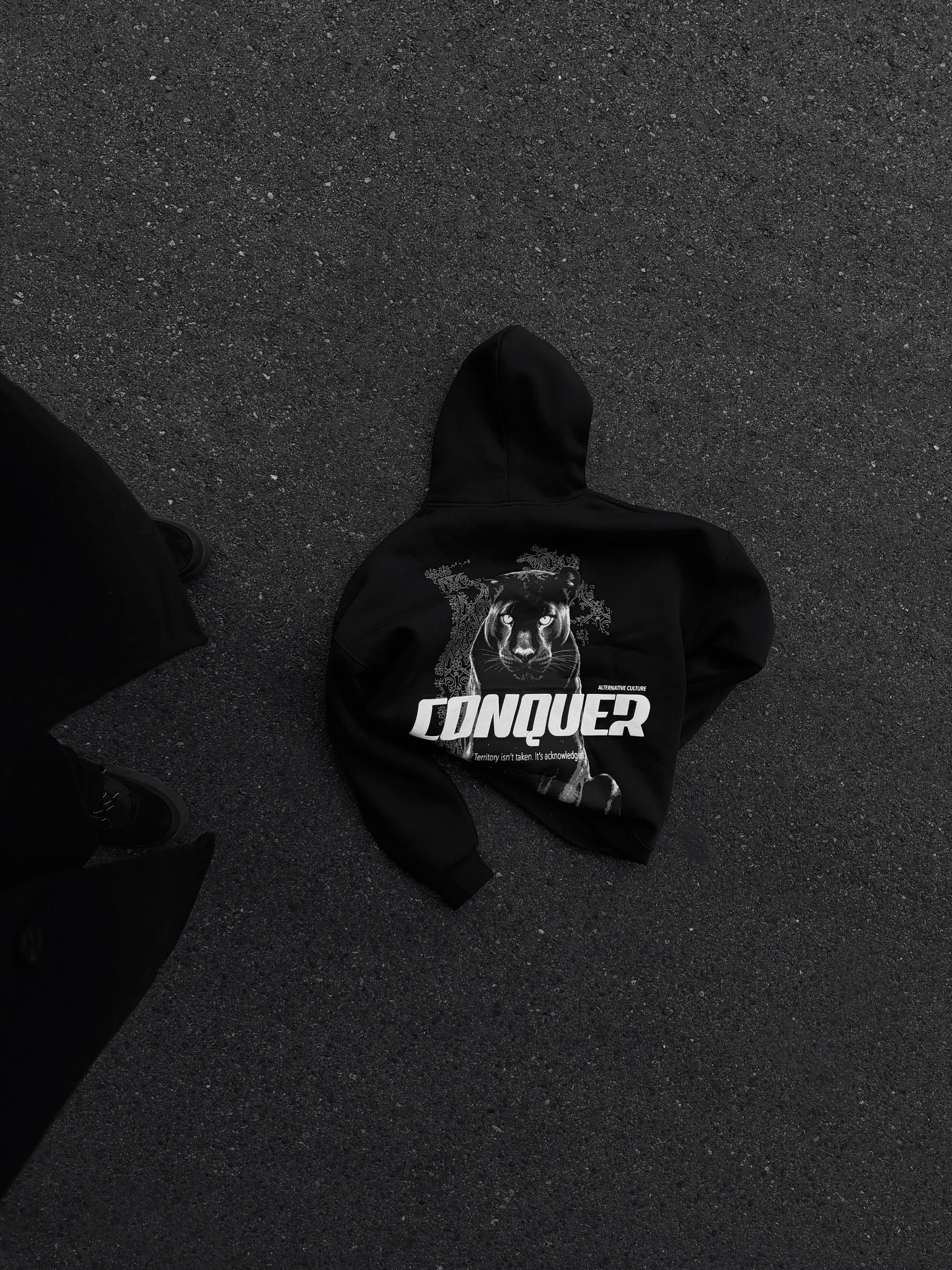 CONQUER  OVERSIZED HOODIE